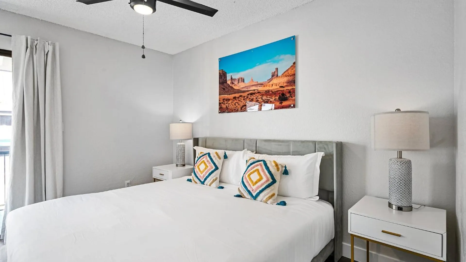 Luxurious 1B1B Stay With Free Parking Scottsdale