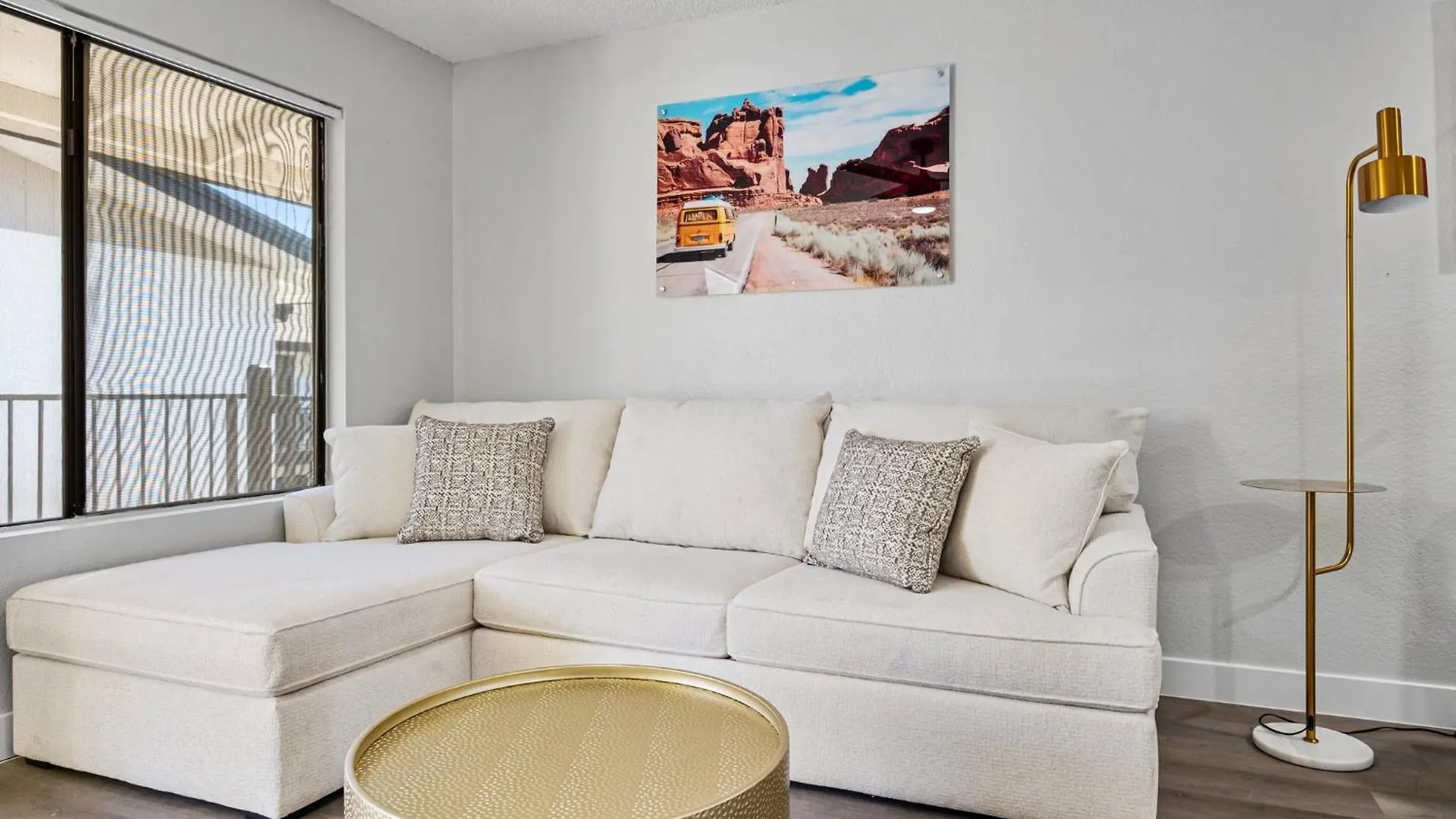 Luxurious 1B1B Stay With Free Parking Scottsdale